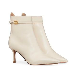 Valentino Garavani
Tan-Go Ankle Boots In Calfskin Leather